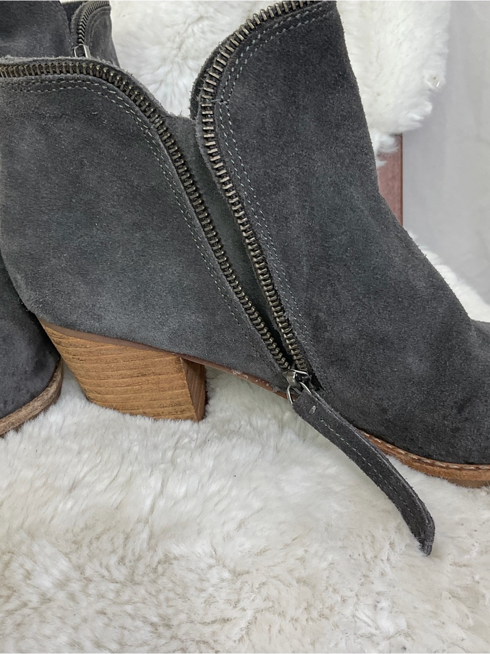 Dolce Vita Twin Zip Gray Suede Stacked Heel Ankle Booties Size 10 - Picture 9 of 14